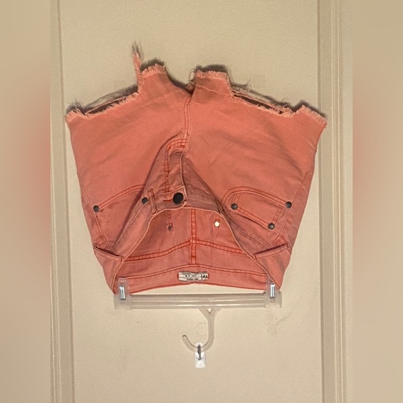 Free People Sz-28”Waist Distressed Peach Jean Shorts w/Unfinished Hem, Well Worn - Picture 13 of 16